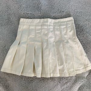 White brandy melville dana skirt